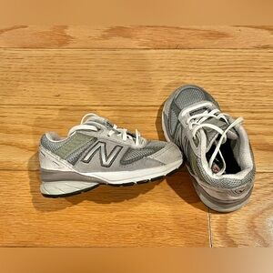 New Balance 990v5 gray toddler shoes great condition size 5